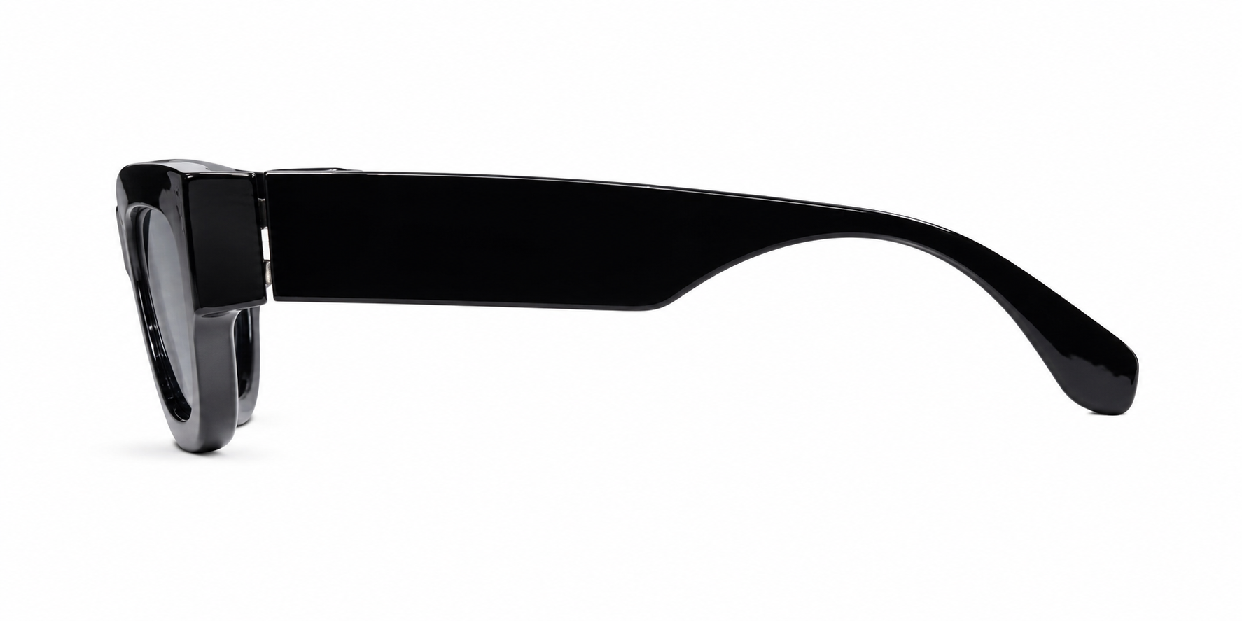 18036 Oversized Cat-Eye Sunglasses in Classic Black