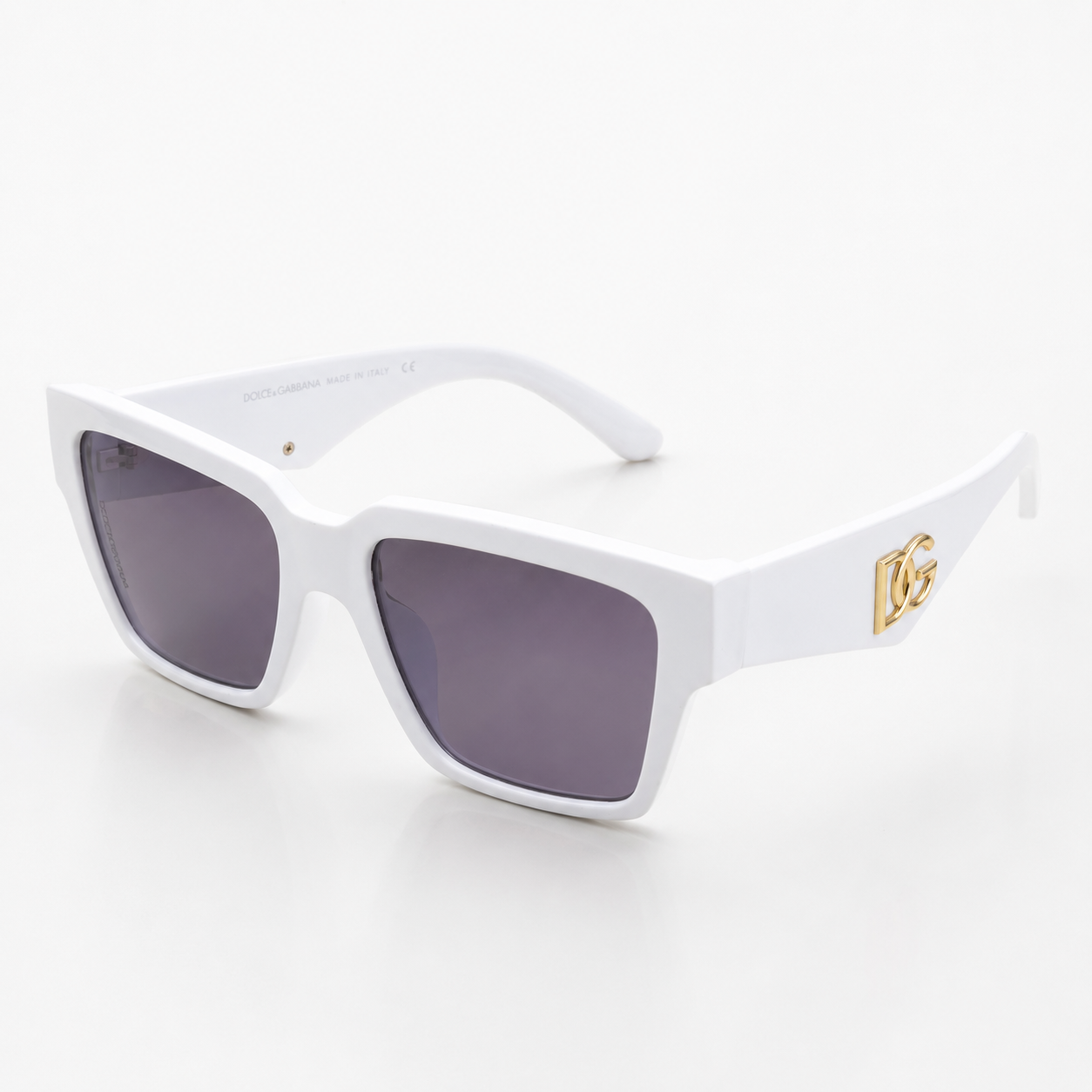 Elegance Bold Square Frame Sunglasses with Gold Emblem