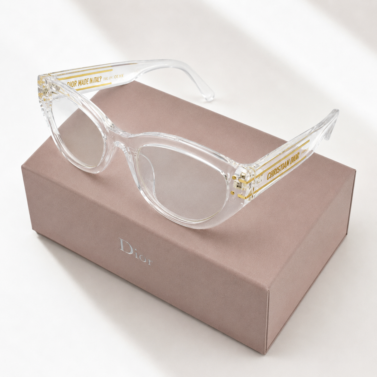 28 Transparent Cat-Eye