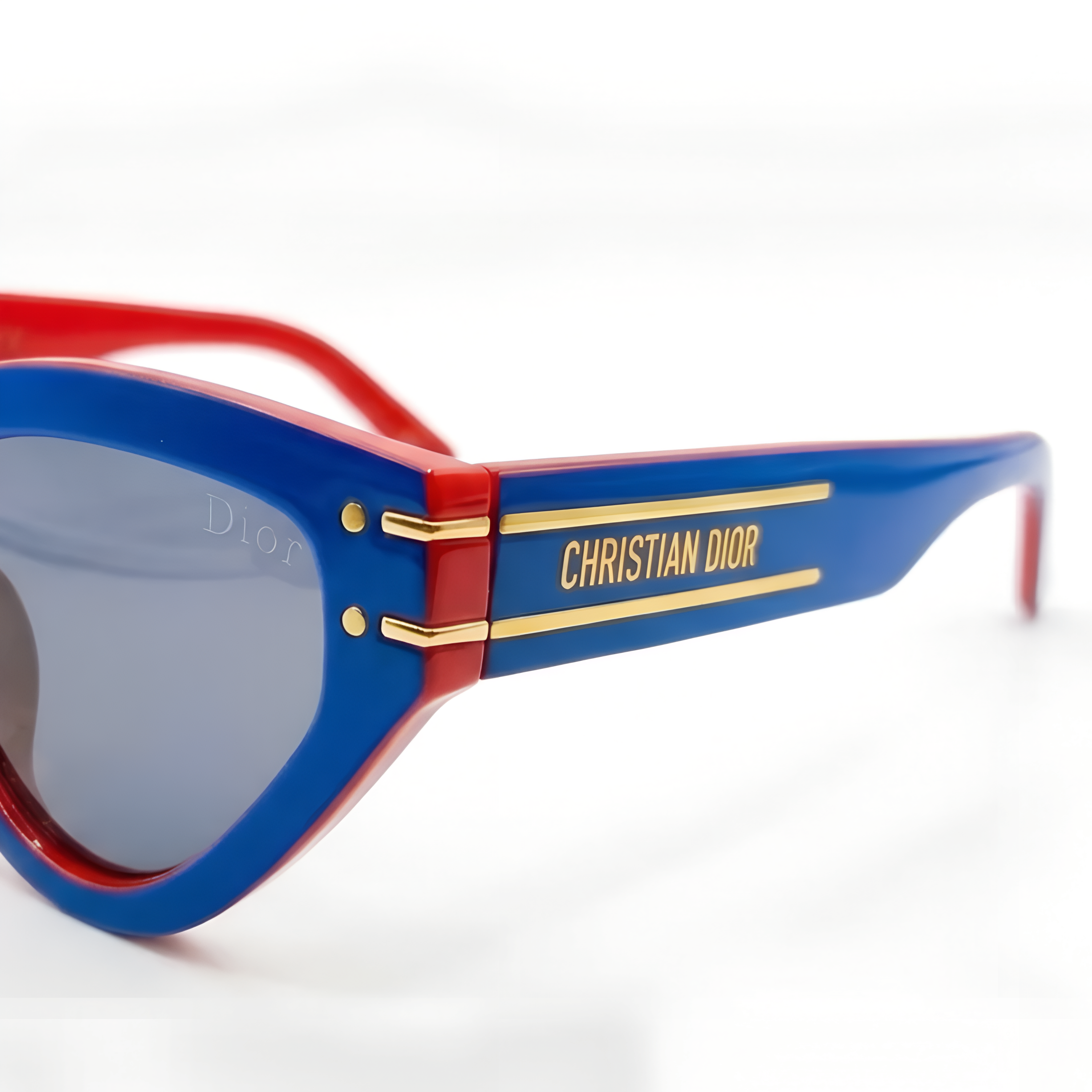 Iconic Cat-Eye Design in Navy Blue Sunglass